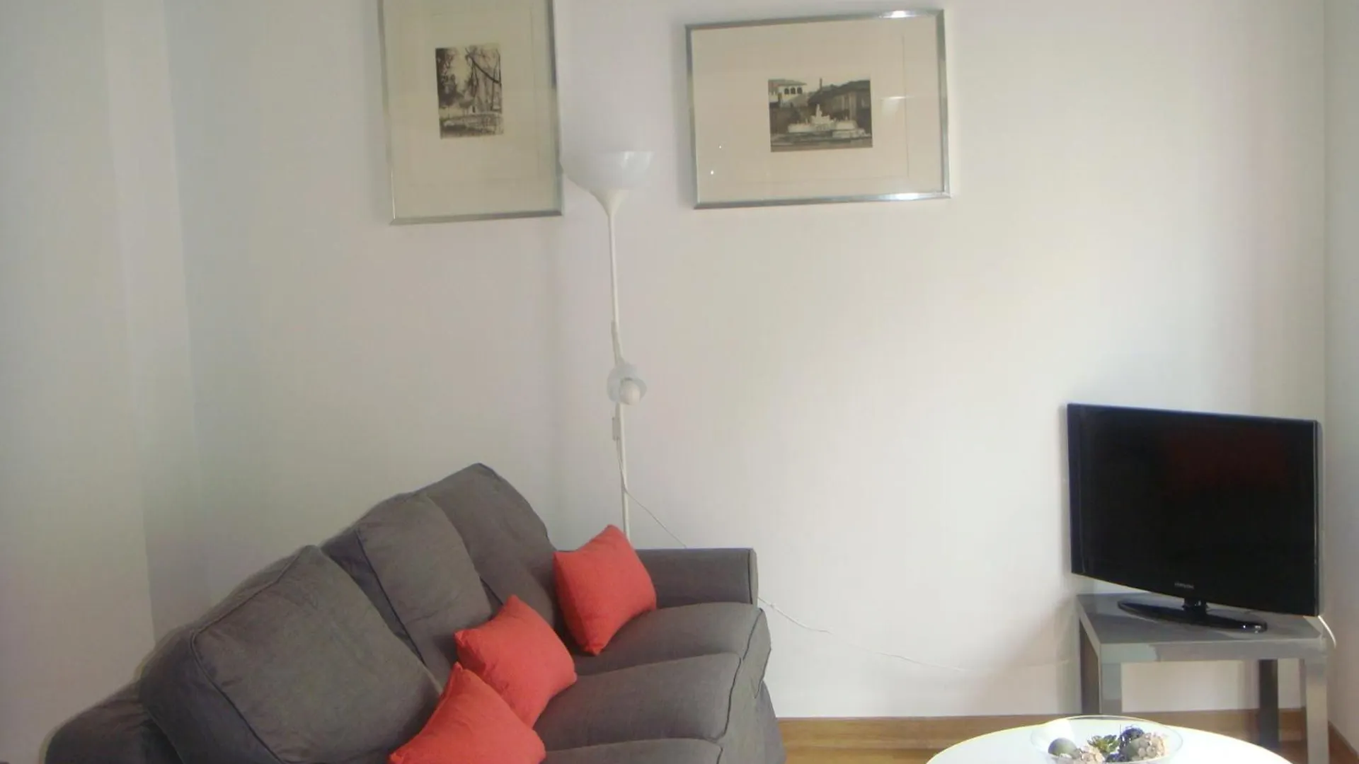 Life Apartments Quintana Seville 0*,